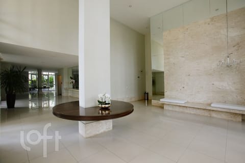 Image 34 - 256897
